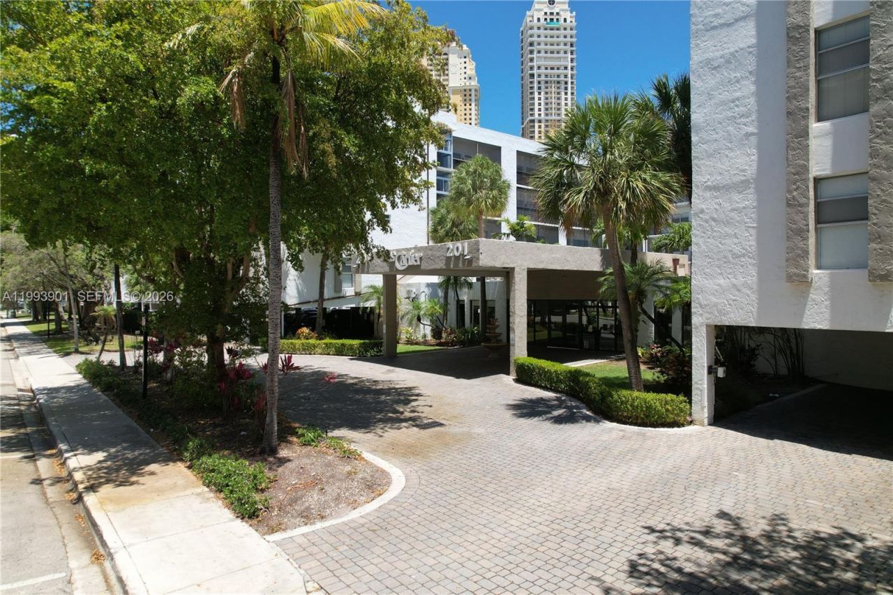 201 178th Dr, Unit 415, Sunny Isles Beach, FL 33160 Photo