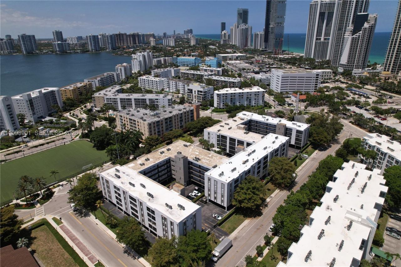 201 178th Dr, Unit 415, Sunny Isles Beach, FL 33160 Photo