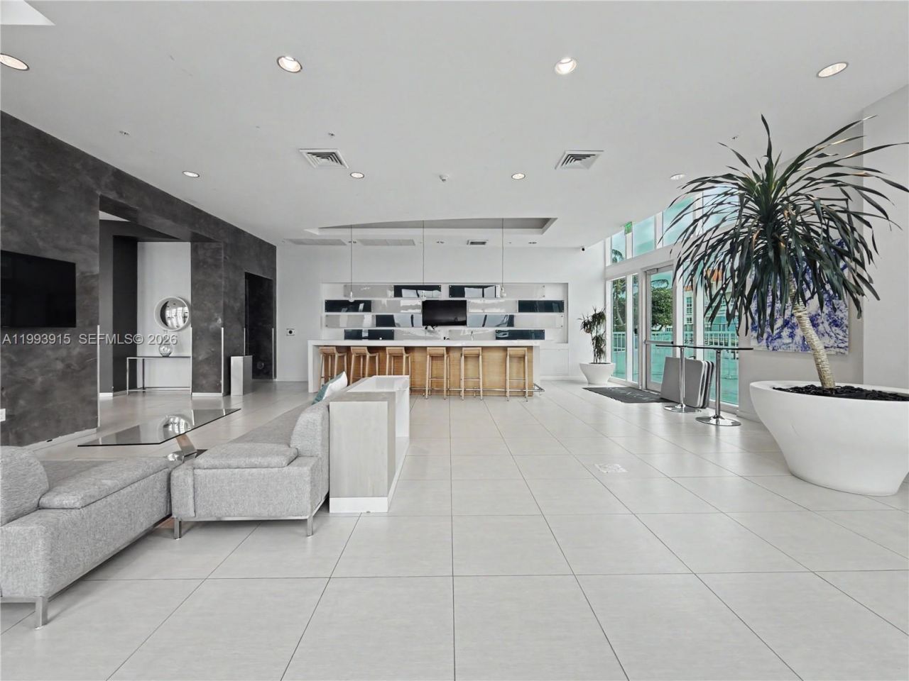 1900 N Bayshore Dr, Unit 3811, Miami, FL 33132 Photo