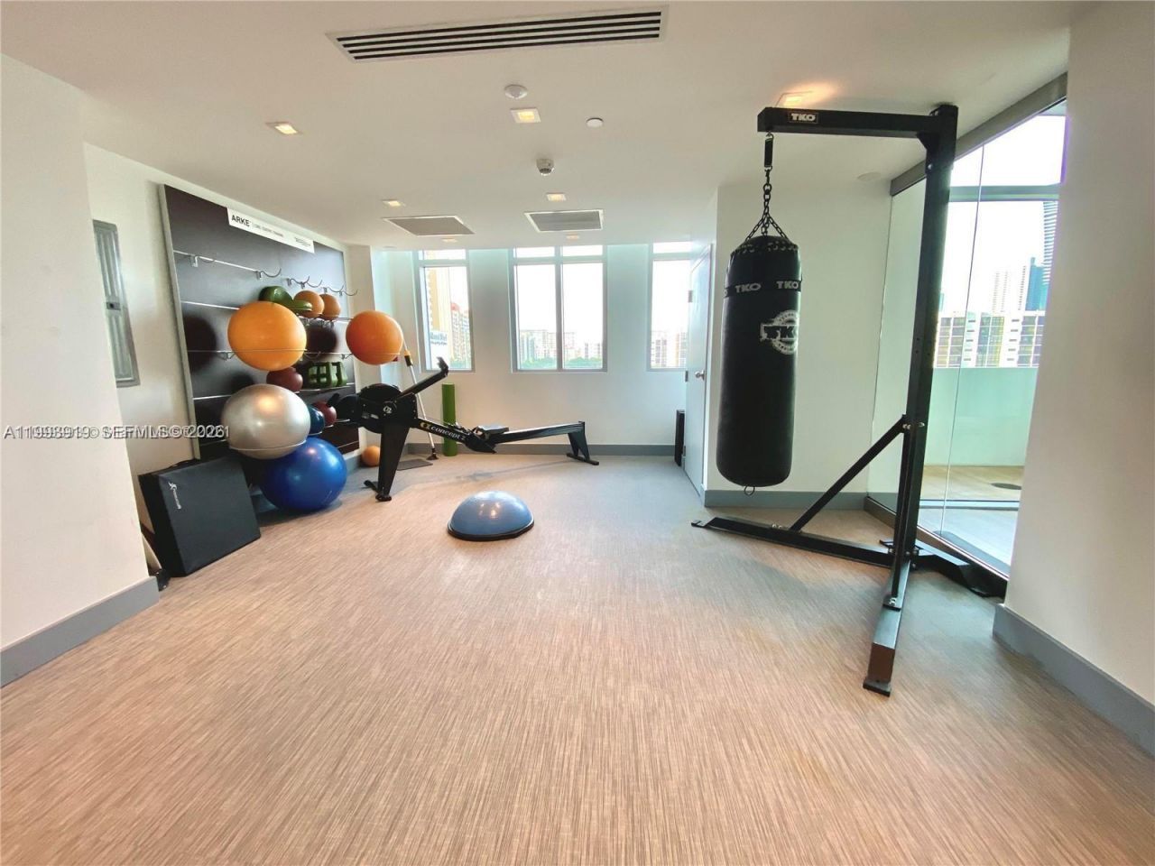 300 Sunny Isles Blvd, Unit 4-903, Sunny Isles Beach, FL 33160 Photo