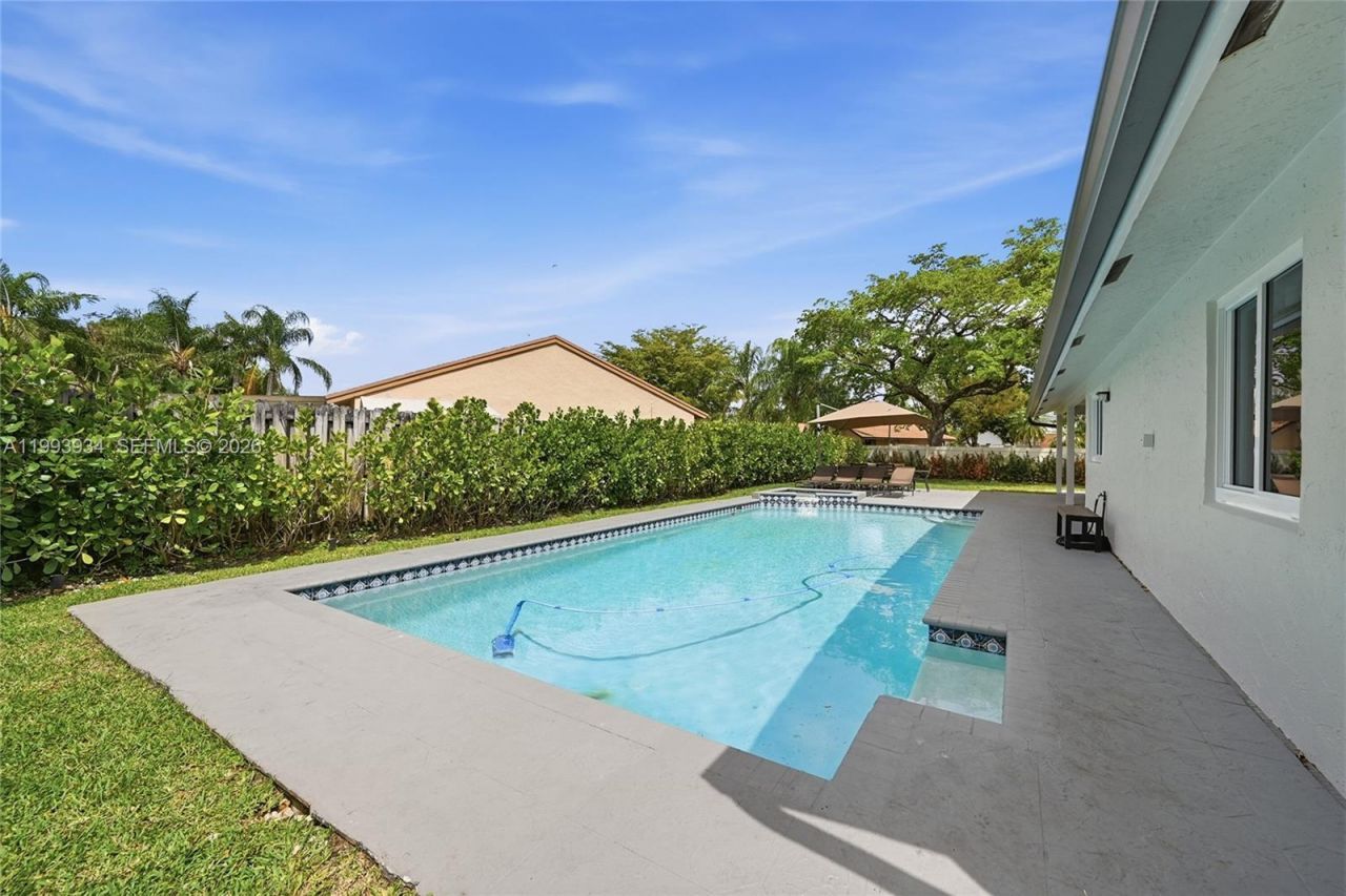 691 Blue Ridge Way, Davie, FL 33325 Photo