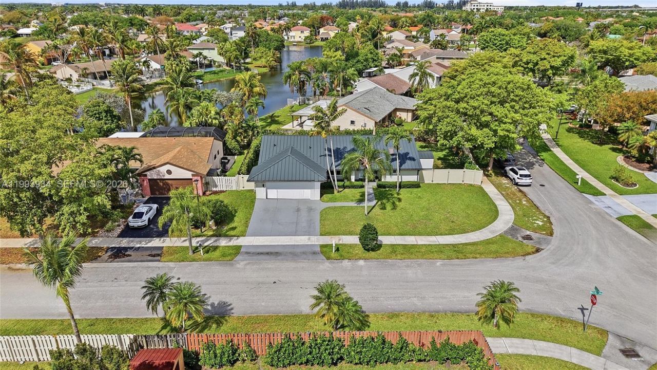 691 Blue Ridge Way, Davie, FL 33325 Photo