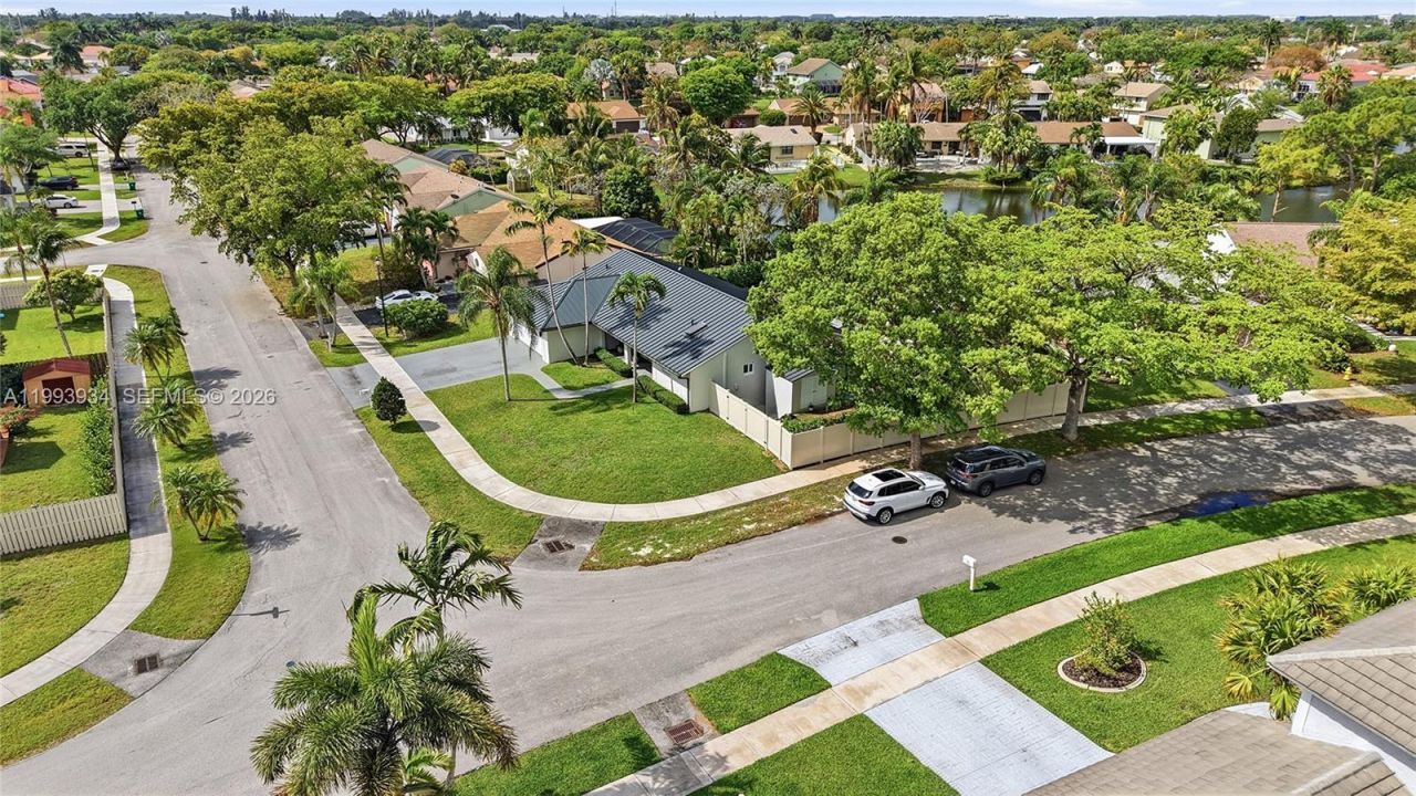 691 Blue Ridge Way, Davie, FL 33325 Photo