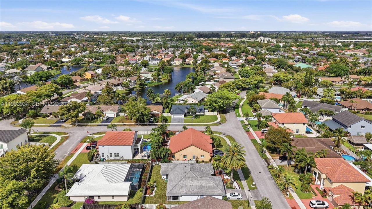 691 Blue Ridge Way, Davie, FL 33325 Photo