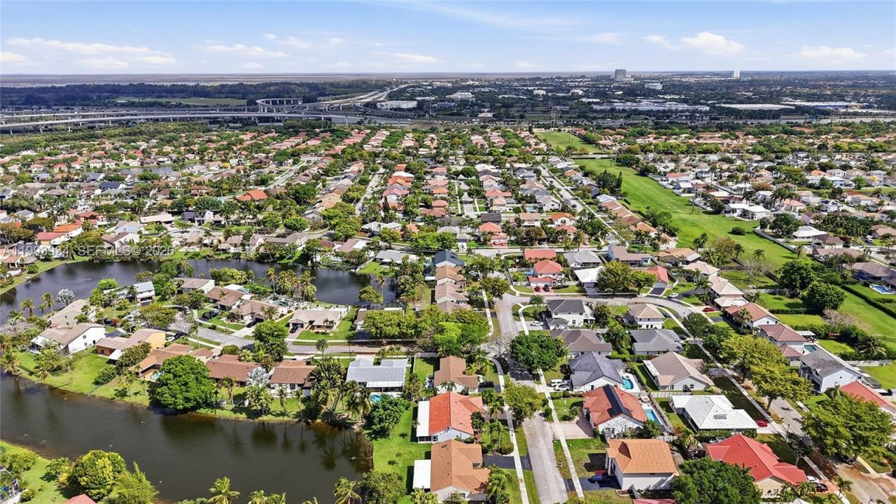 691 Blue Ridge Way, Davie, FL 33325 Photo