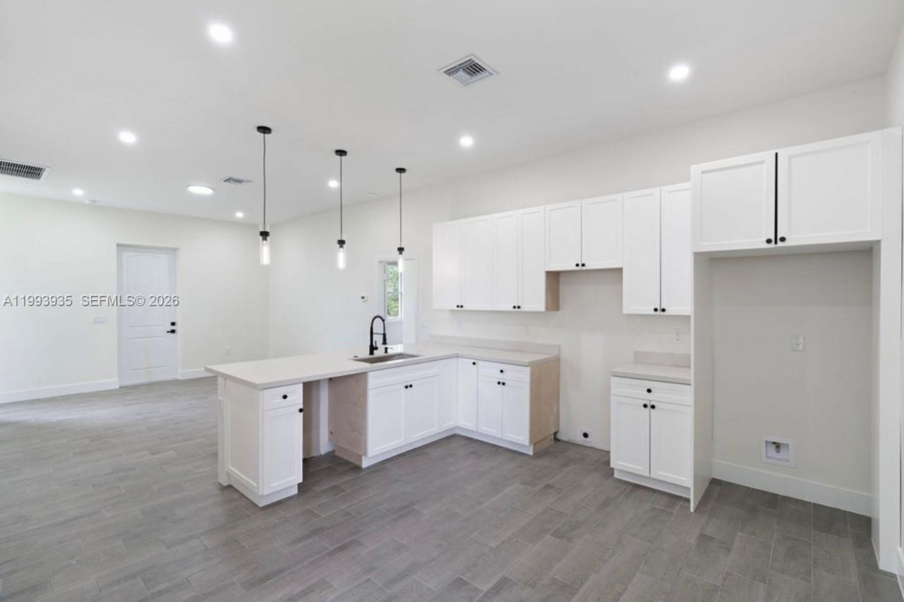 710 Peacock Ave, Lehigh Acres, FL 33974 Photo