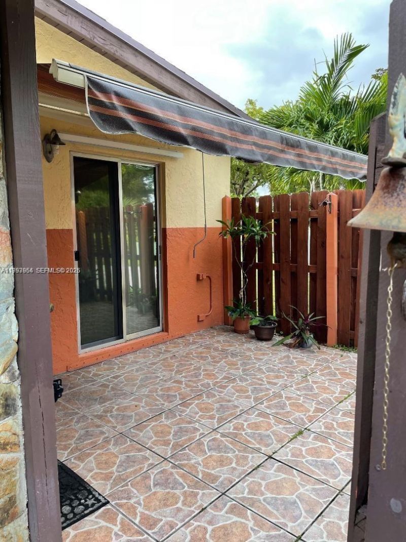 115 Briarwood Cir , Unit 2-3, Hollywood, FL 33024 Photo