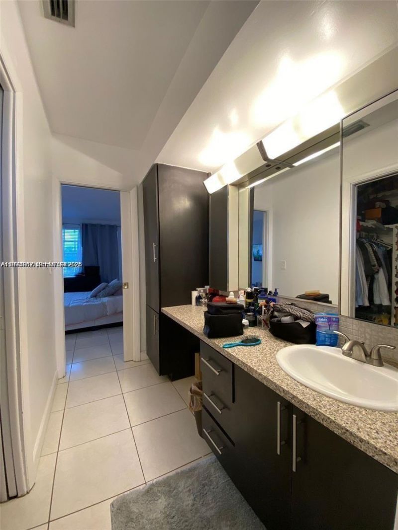 851 NE 14th Ave , Unit 420, Hallandale Beach, FL 33009 Photo