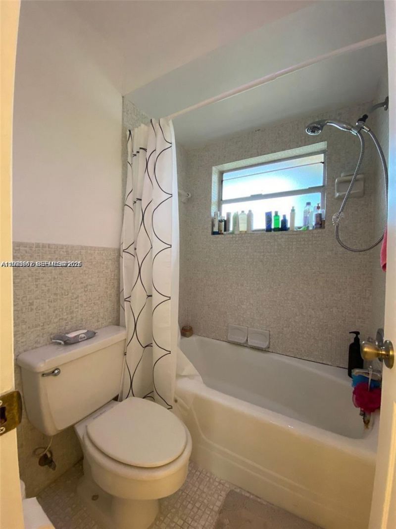 851 NE 14th Ave , Unit 420, Hallandale Beach, FL 33009 Photo