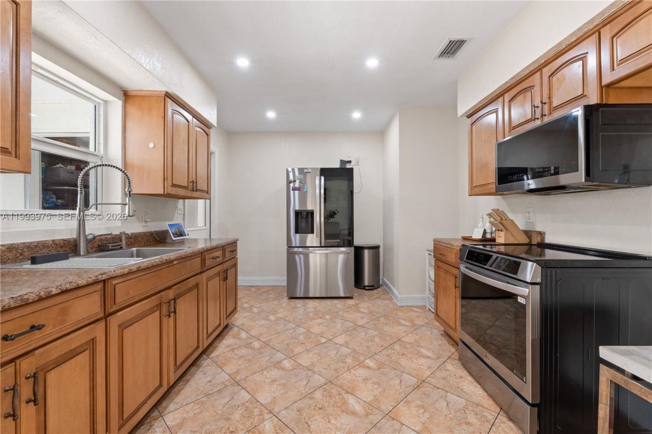 16110 NW 28th Pl , Miami Gardens, FL 33054 Photo