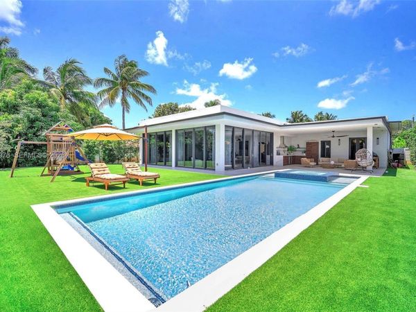 46 NE 162nd St , Miami, FL 33162