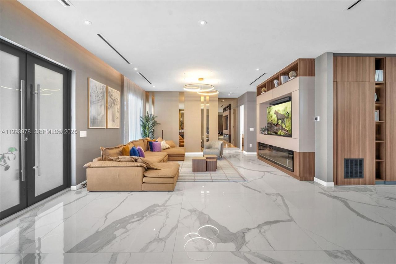 46 NE 162nd St , Miami, FL 33162 Photo