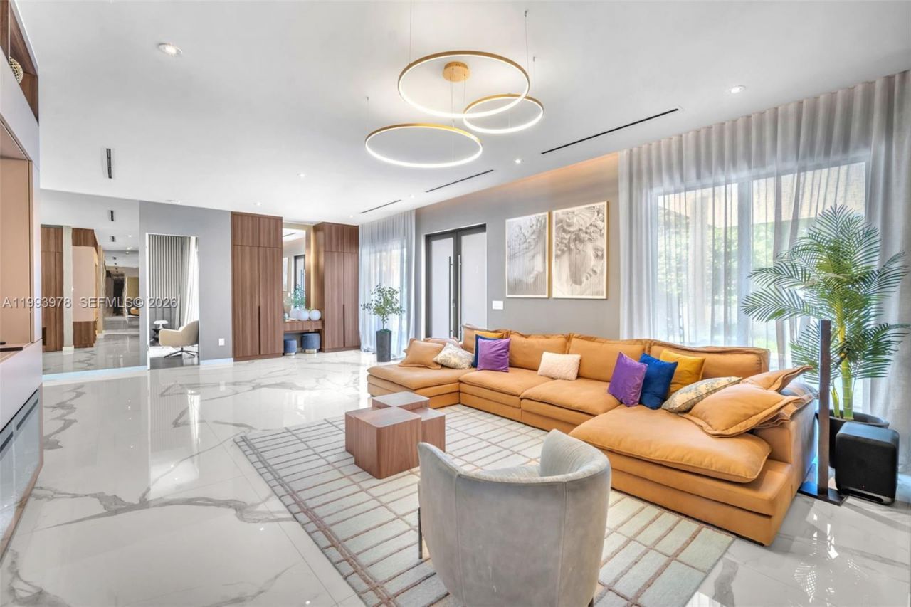 46 NE 162nd St , Miami, FL 33162 Photo