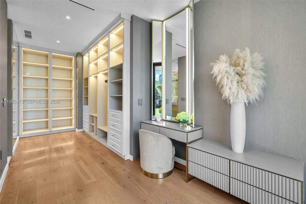 46 NE 162nd St , Miami, FL 33162 Photo