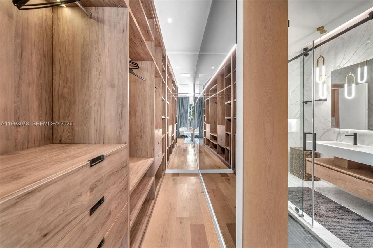 46 NE 162nd St , Miami, FL 33162 Photo