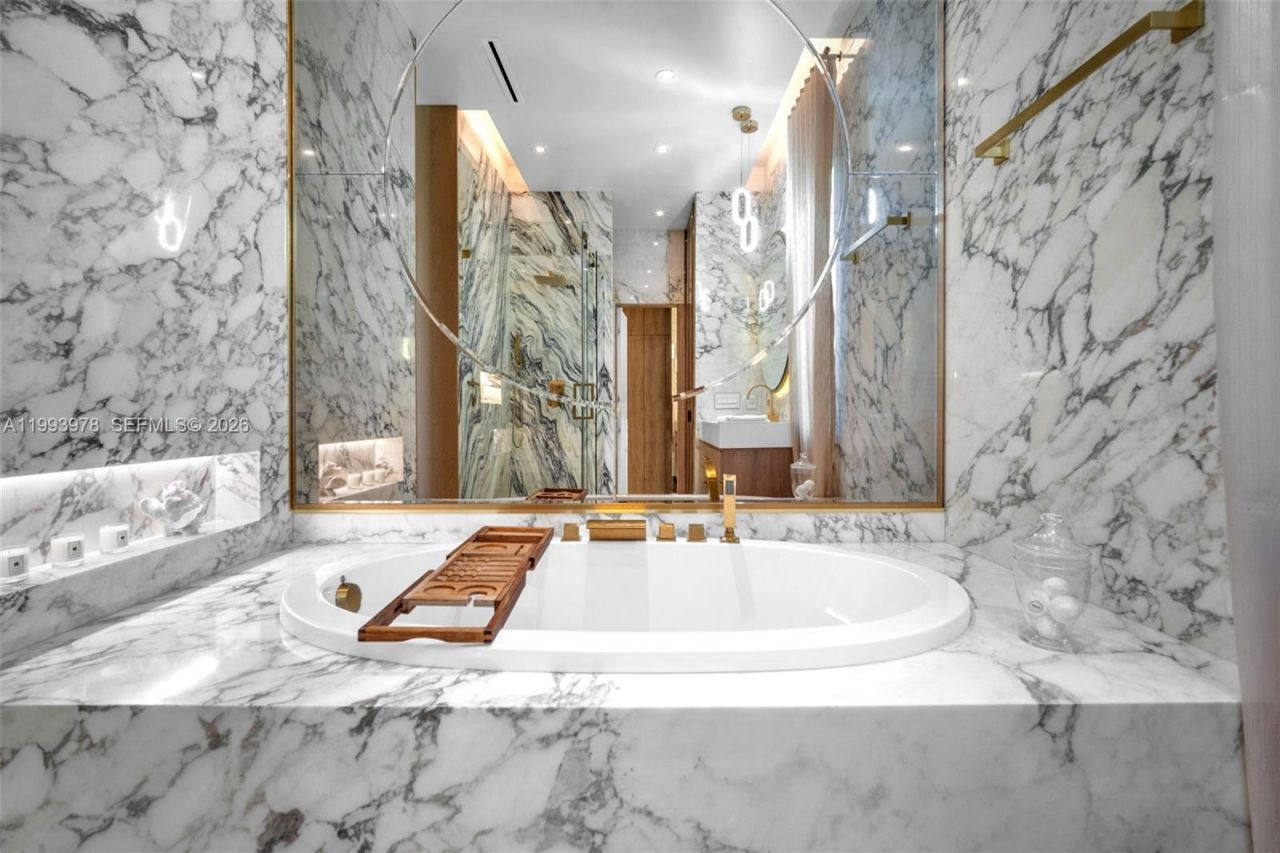 46 NE 162nd St , Miami, FL 33162 Photo