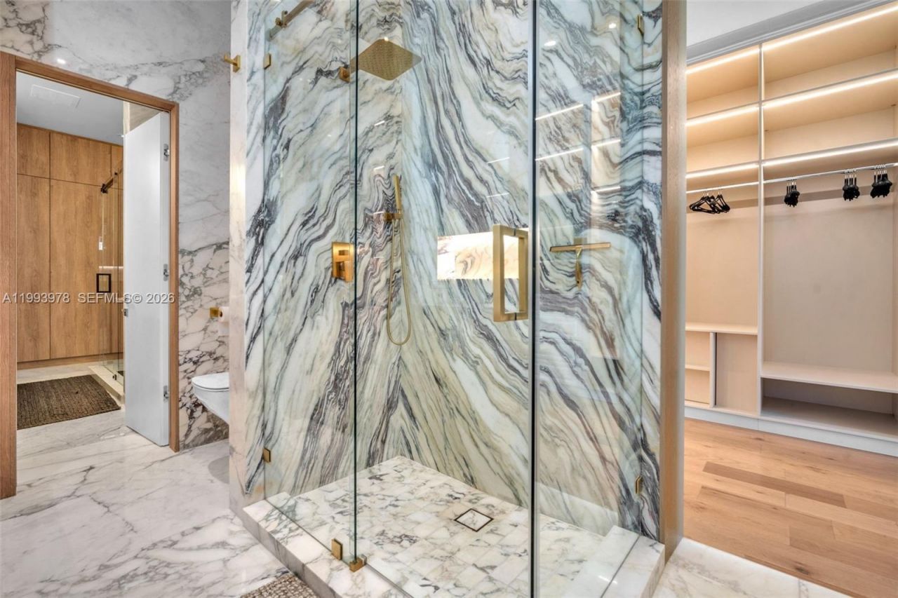 46 NE 162nd St , Miami, FL 33162 Photo