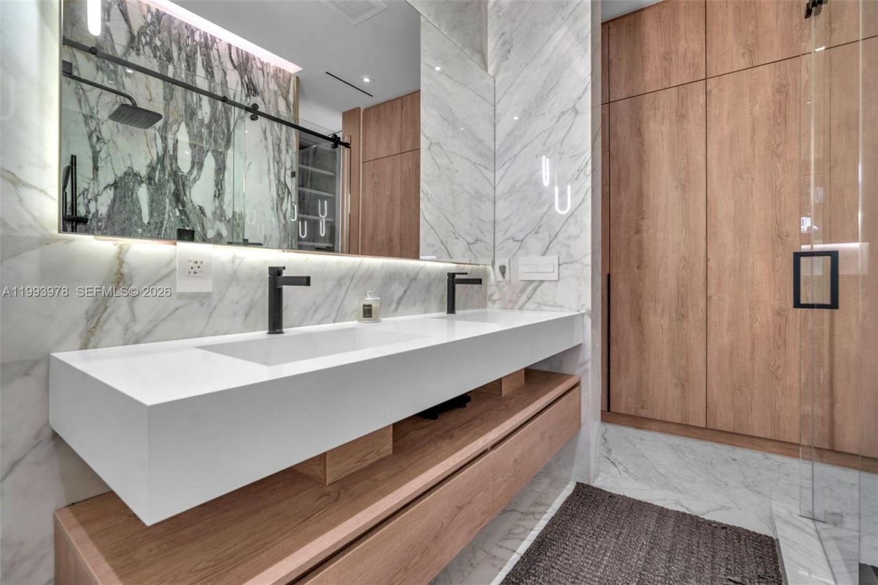 46 NE 162nd St , Miami, FL 33162 Photo