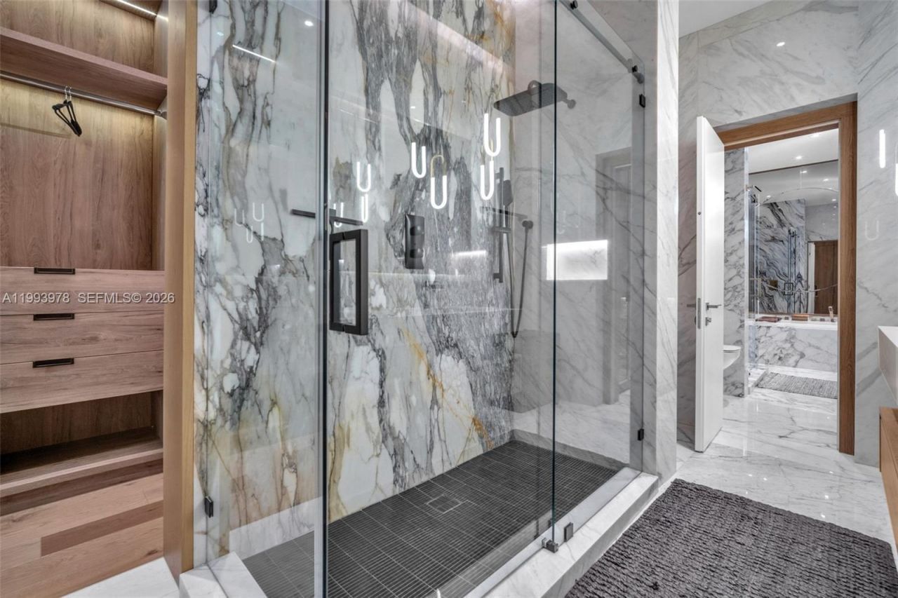 46 NE 162nd St , Miami, FL 33162 Photo