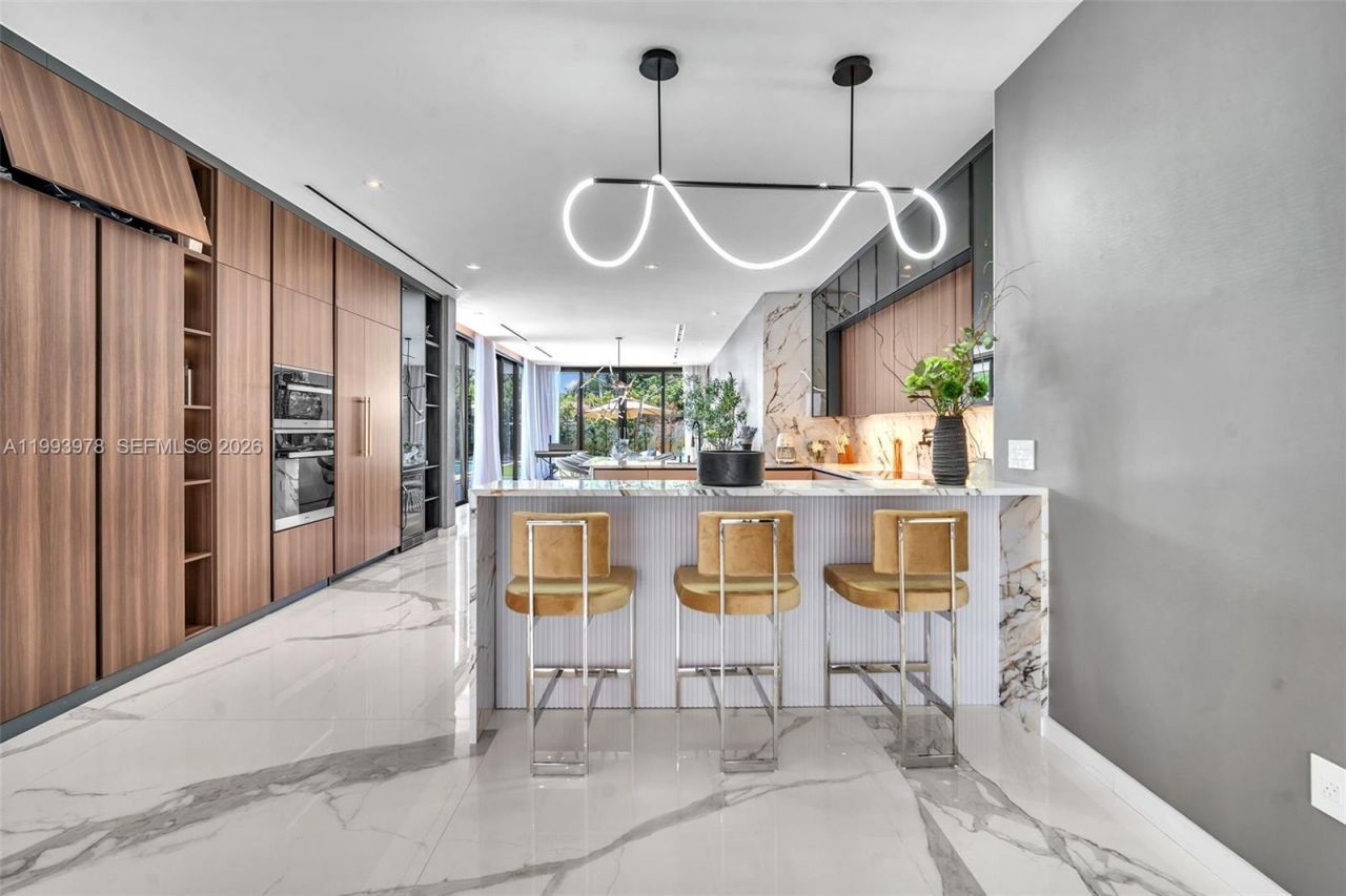 46 NE 162nd St , Miami, FL 33162 Photo