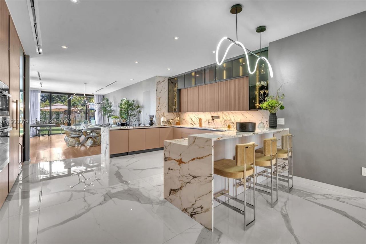 46 NE 162nd St , Miami, FL 33162 Photo