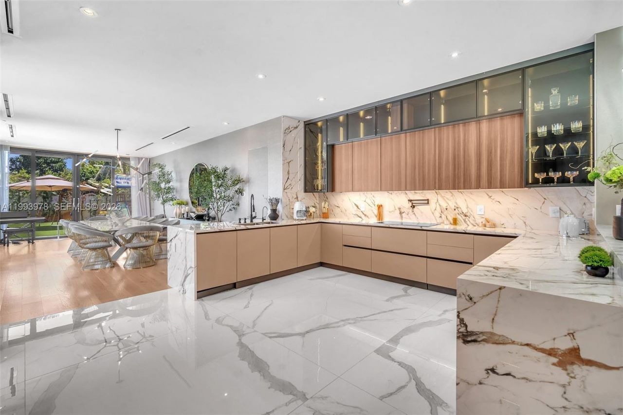 46 NE 162nd St , Miami, FL 33162 Photo