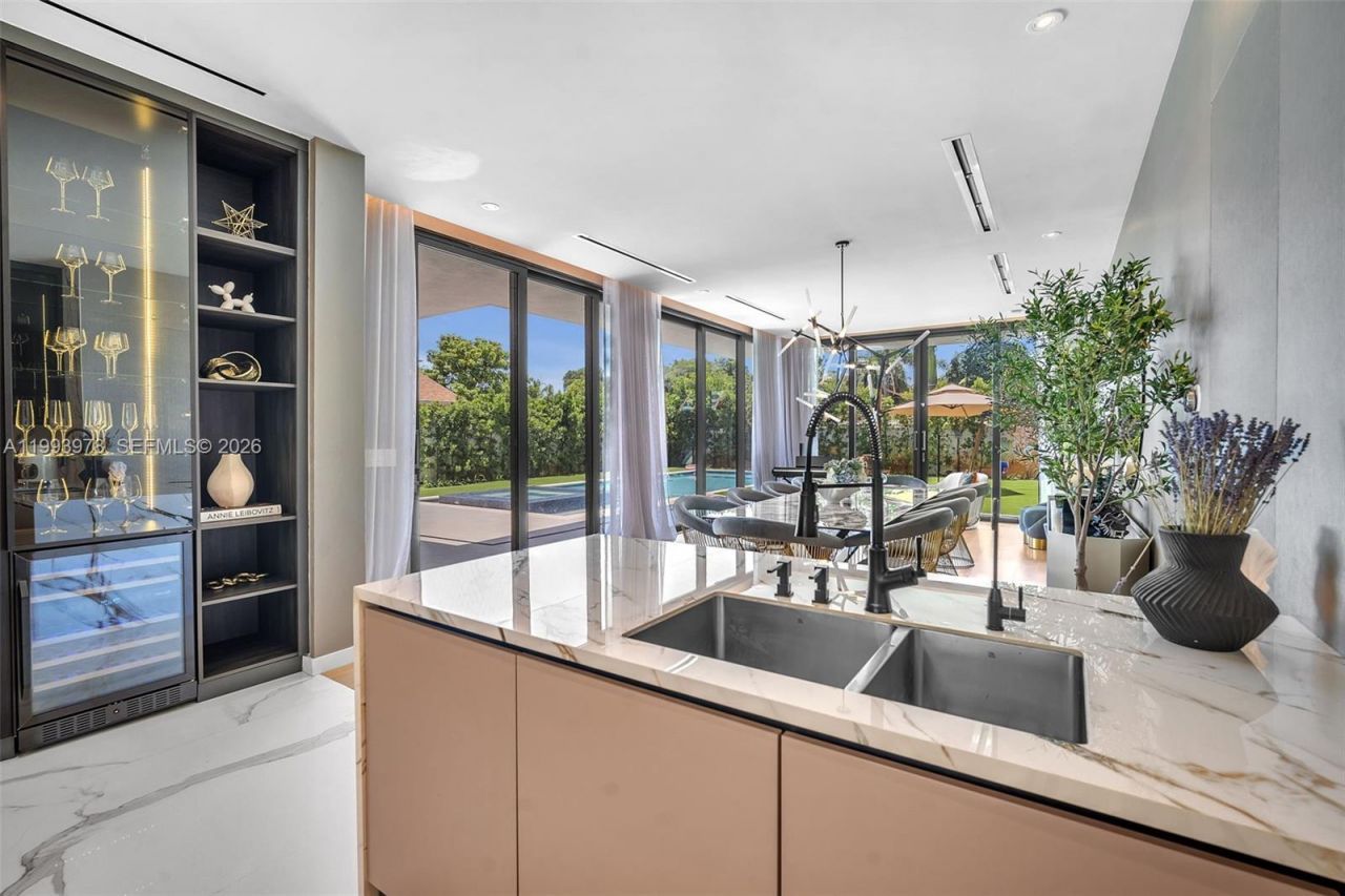 46 NE 162nd St , Miami, FL 33162 Photo