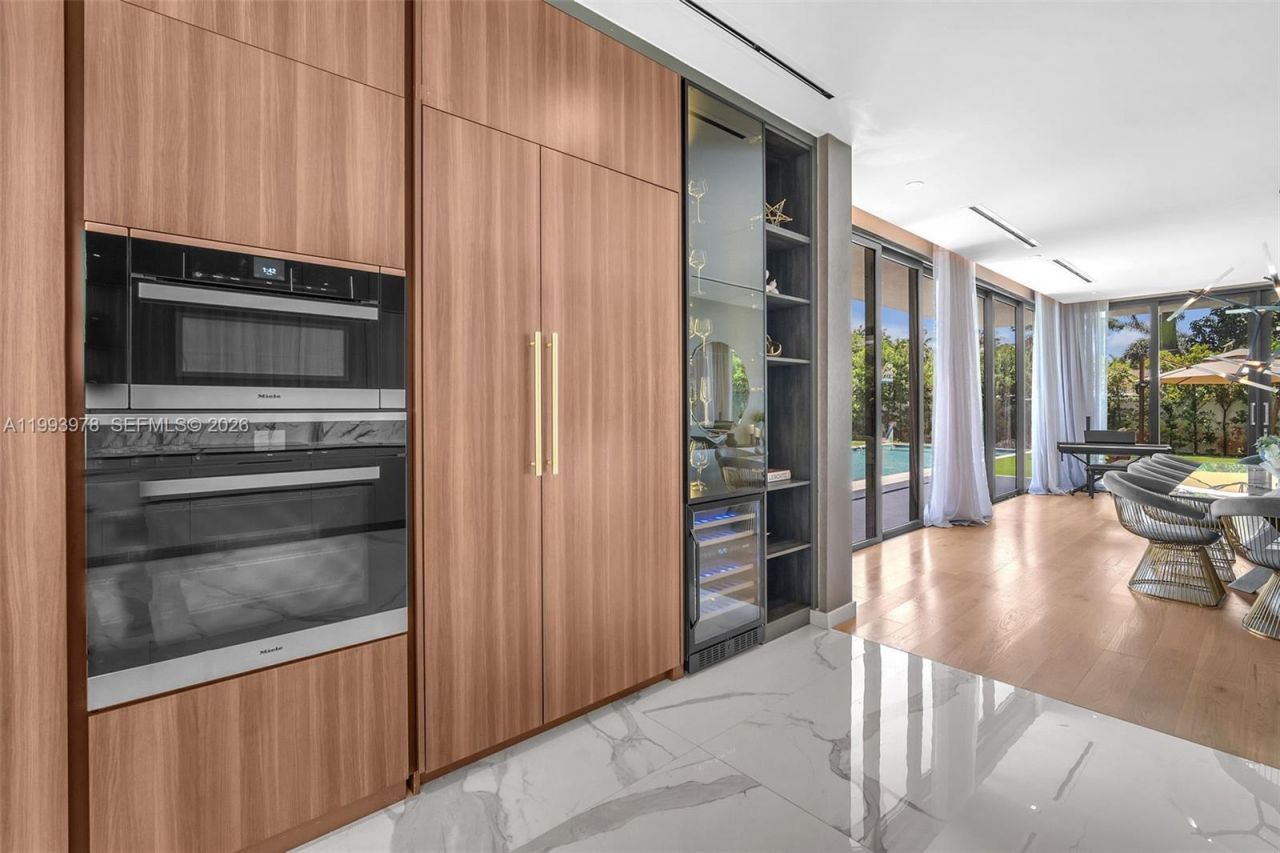 46 NE 162nd St , Miami, FL 33162 Photo