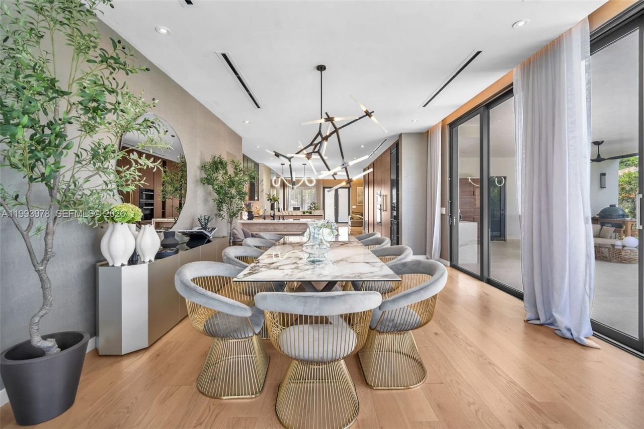 46 NE 162nd St , Miami, FL 33162 Photo