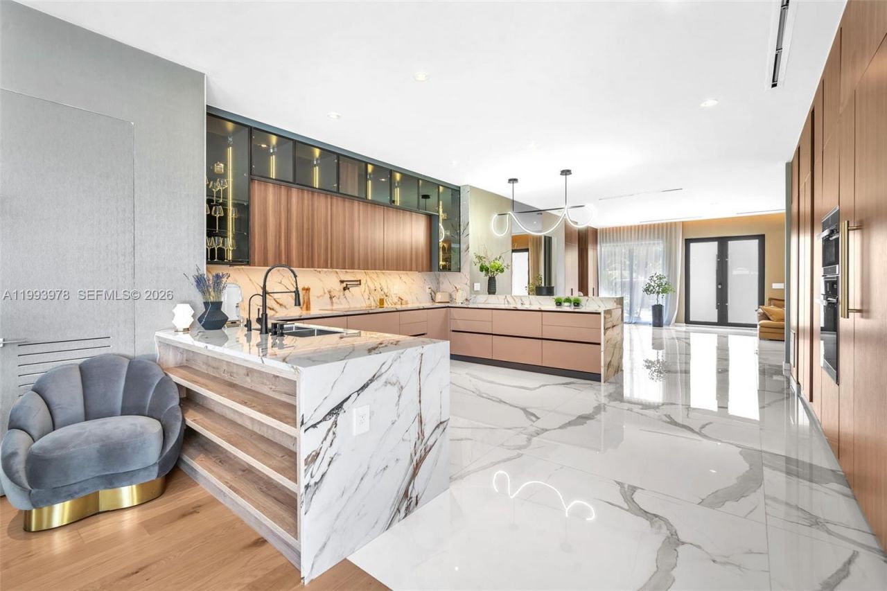 46 NE 162nd St , Miami, FL 33162 Photo