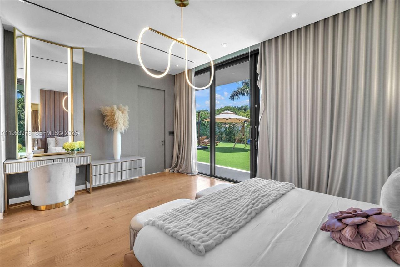 46 NE 162nd St , Miami, FL 33162 Photo