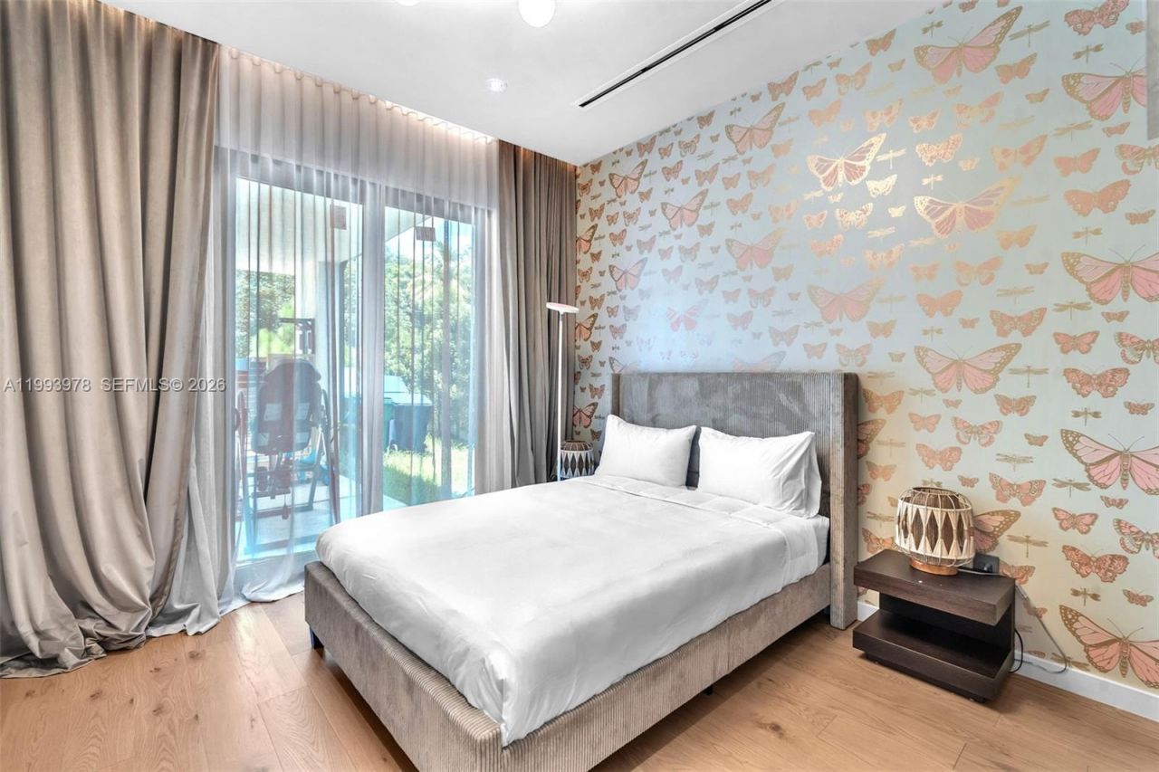 46 NE 162nd St , Miami, FL 33162 Photo