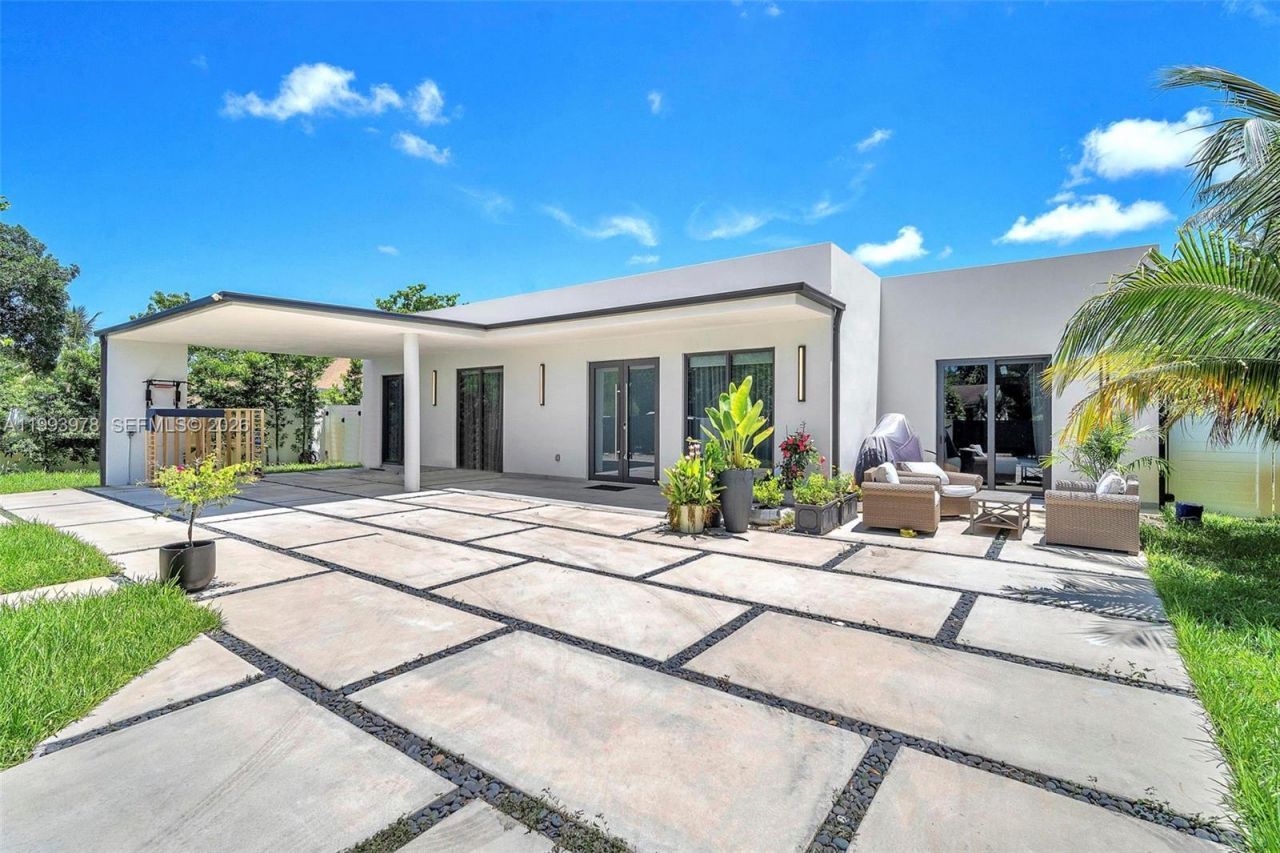 46 NE 162nd St , Miami, FL 33162 Photo