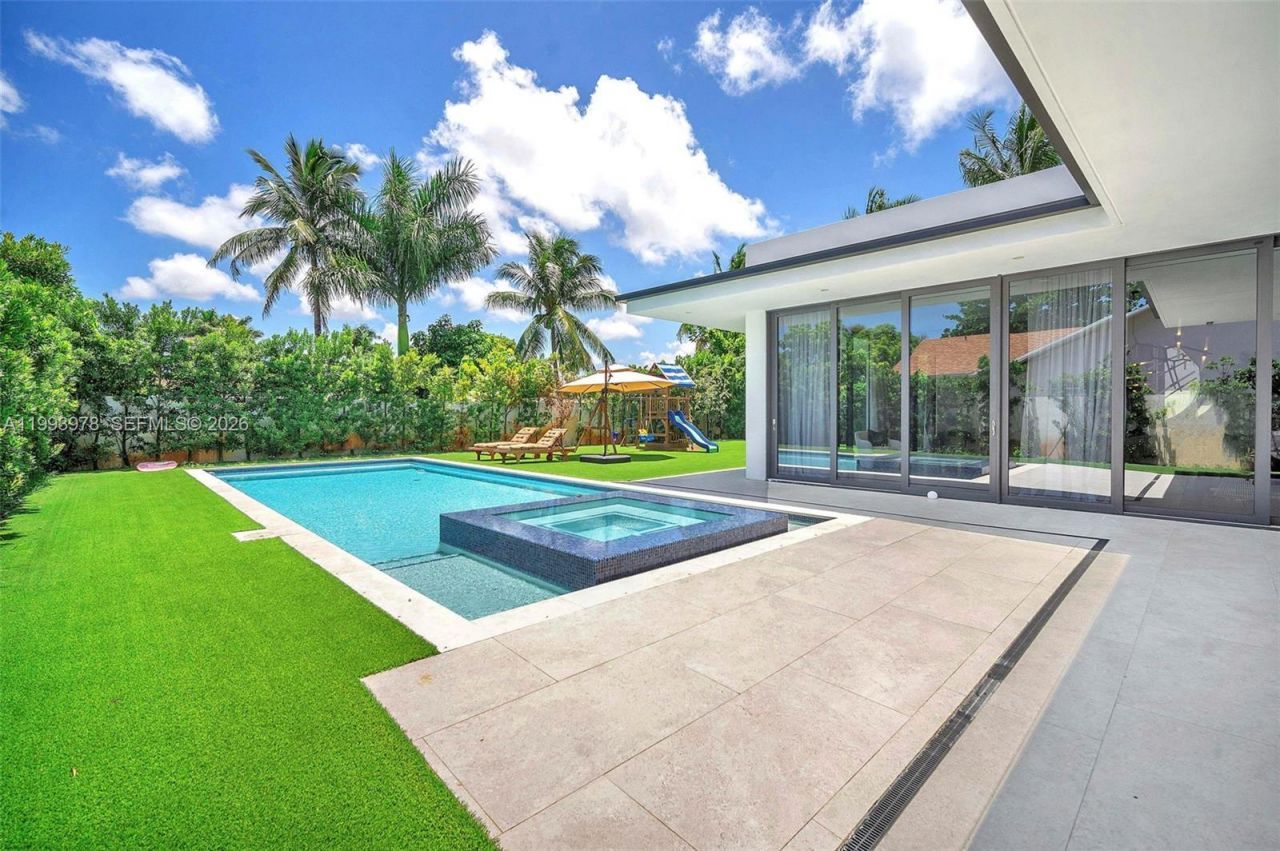 46 NE 162nd St , Miami, FL 33162 Photo