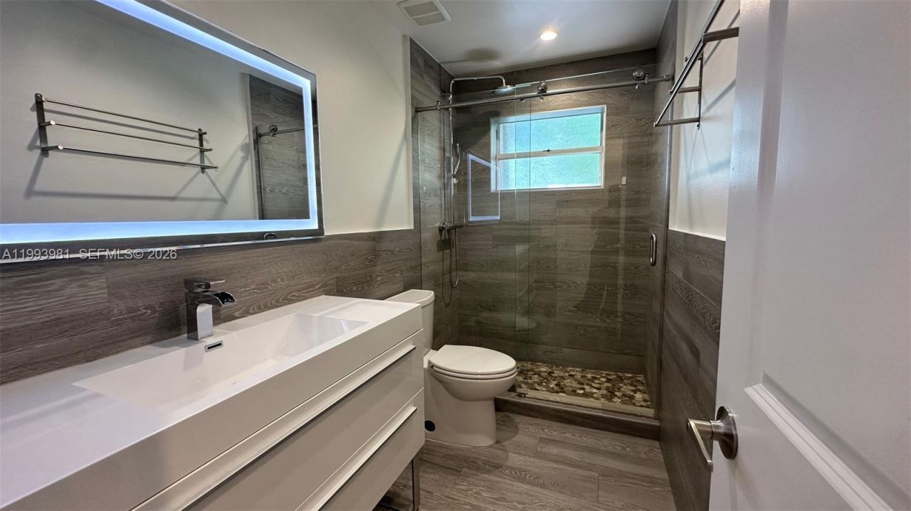 2290 E 6th Ave , Hialeah, FL 33013 Photo