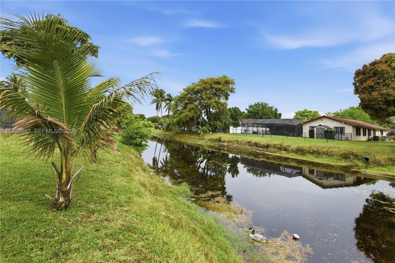 8515 NW 26th Dr, Coral Springs, FL 33065 Photo