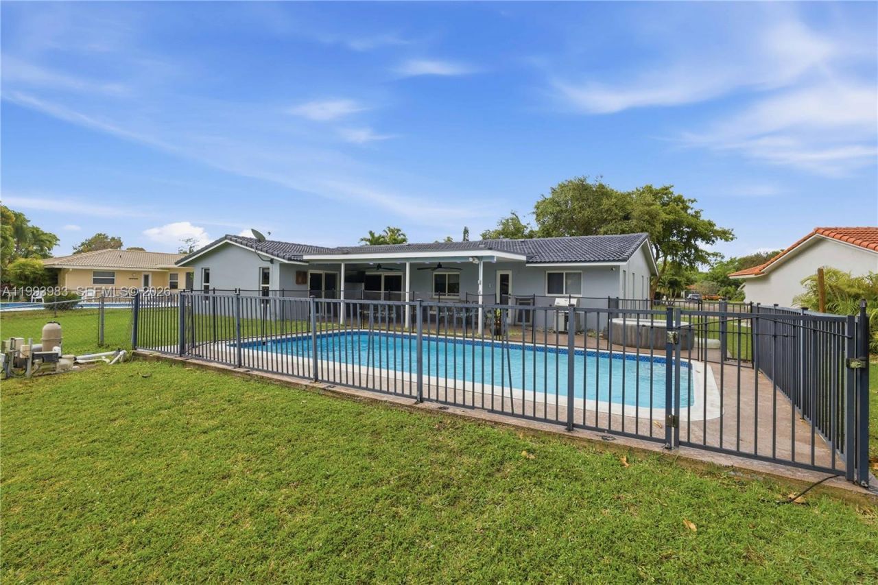 8515 NW 26th Dr, Coral Springs, FL 33065 Photo