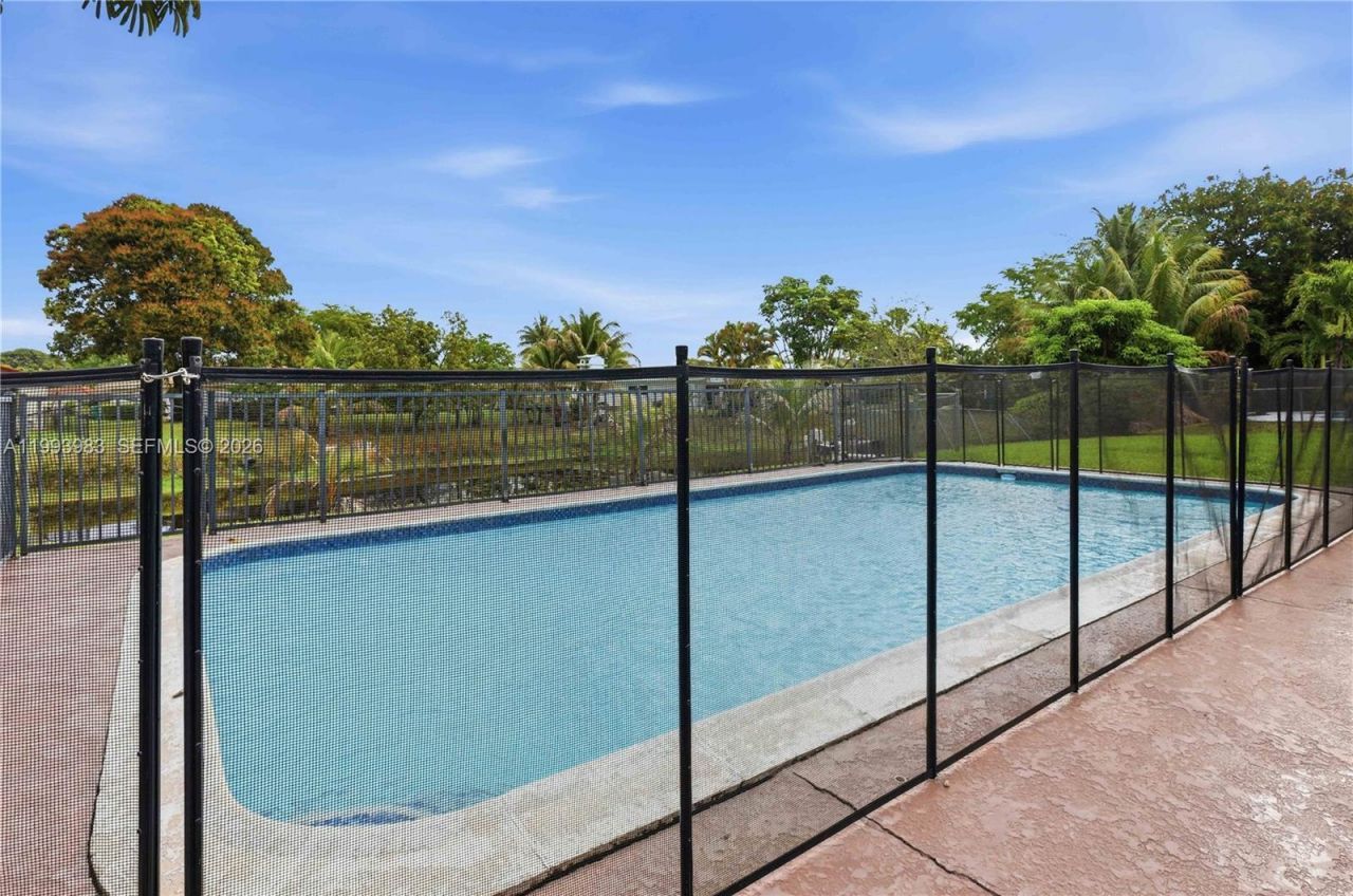 8515 NW 26th Dr, Coral Springs, FL 33065 Photo