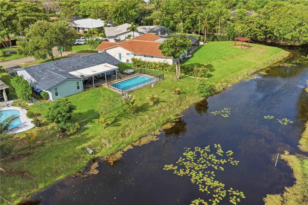 8515 NW 26th Dr, Coral Springs, FL 33065 Photo