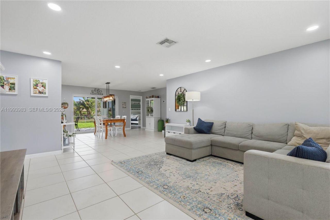 8515 NW 26th Dr, Coral Springs, FL 33065 Photo