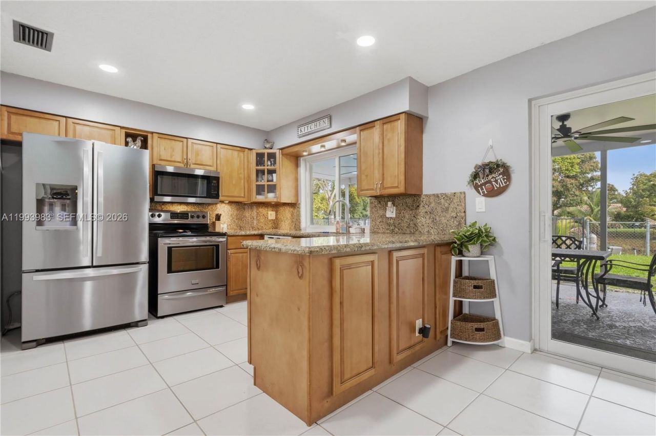 8515 NW 26th Dr, Coral Springs, FL 33065 Photo