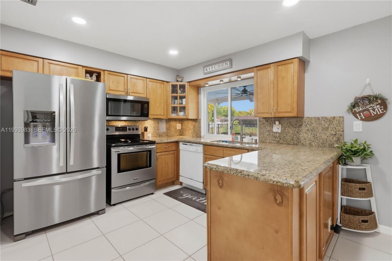 8515 NW 26th Dr, Coral Springs, FL 33065 Photo