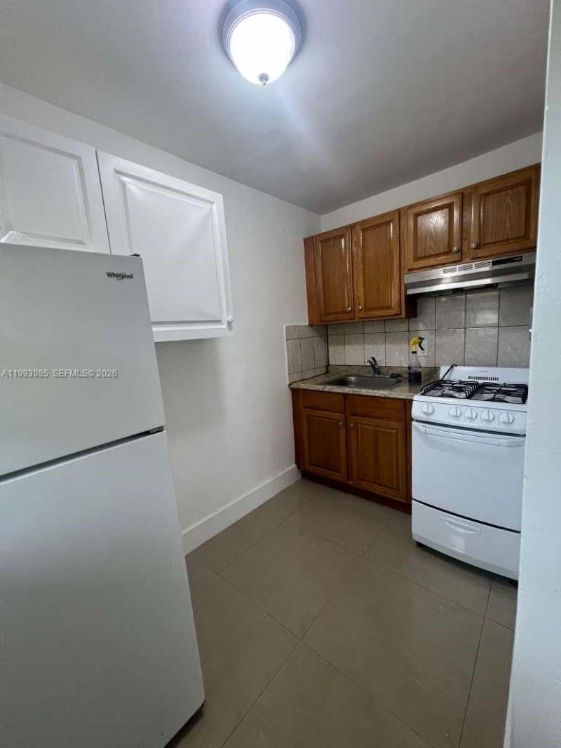 1281 NW 60th St, Unit 5, Miami, FL 33142 Photo