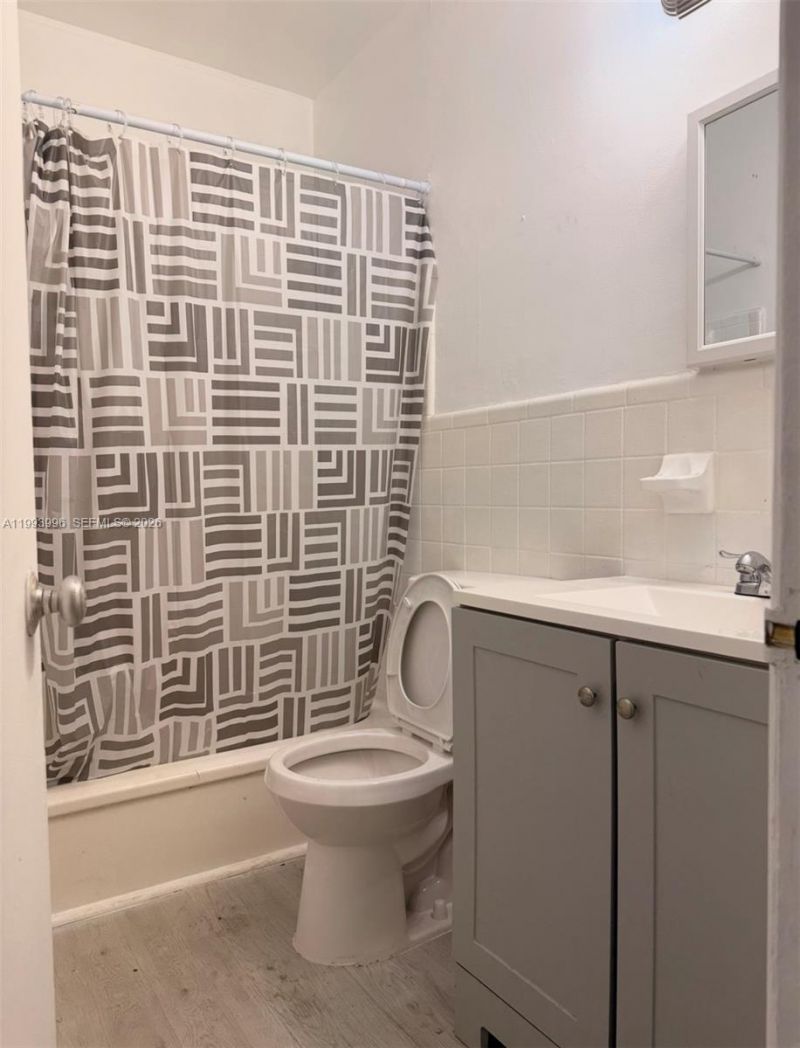 7717 Byron Ave , Unit 9, Miami Beach, FL 33141 Photo