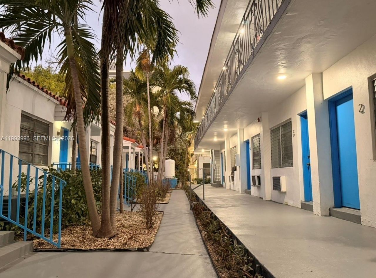 7717 Byron Ave , Unit 9, Miami Beach, FL 33141 Photo