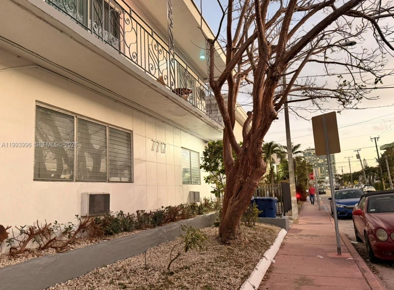 7717 Byron Ave , Unit 9, Miami Beach, FL 33141 Photo