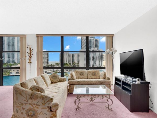 1000 Parkview Dr, Unit 822, Hallandale Beach, FL 33009