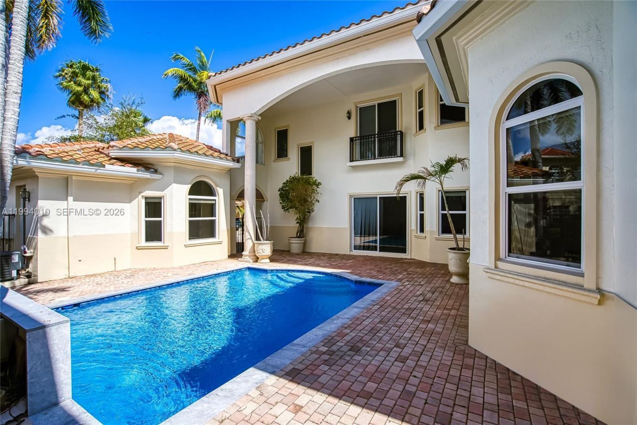 920 Captiva Dr, Hollywood, FL 33019 Photo