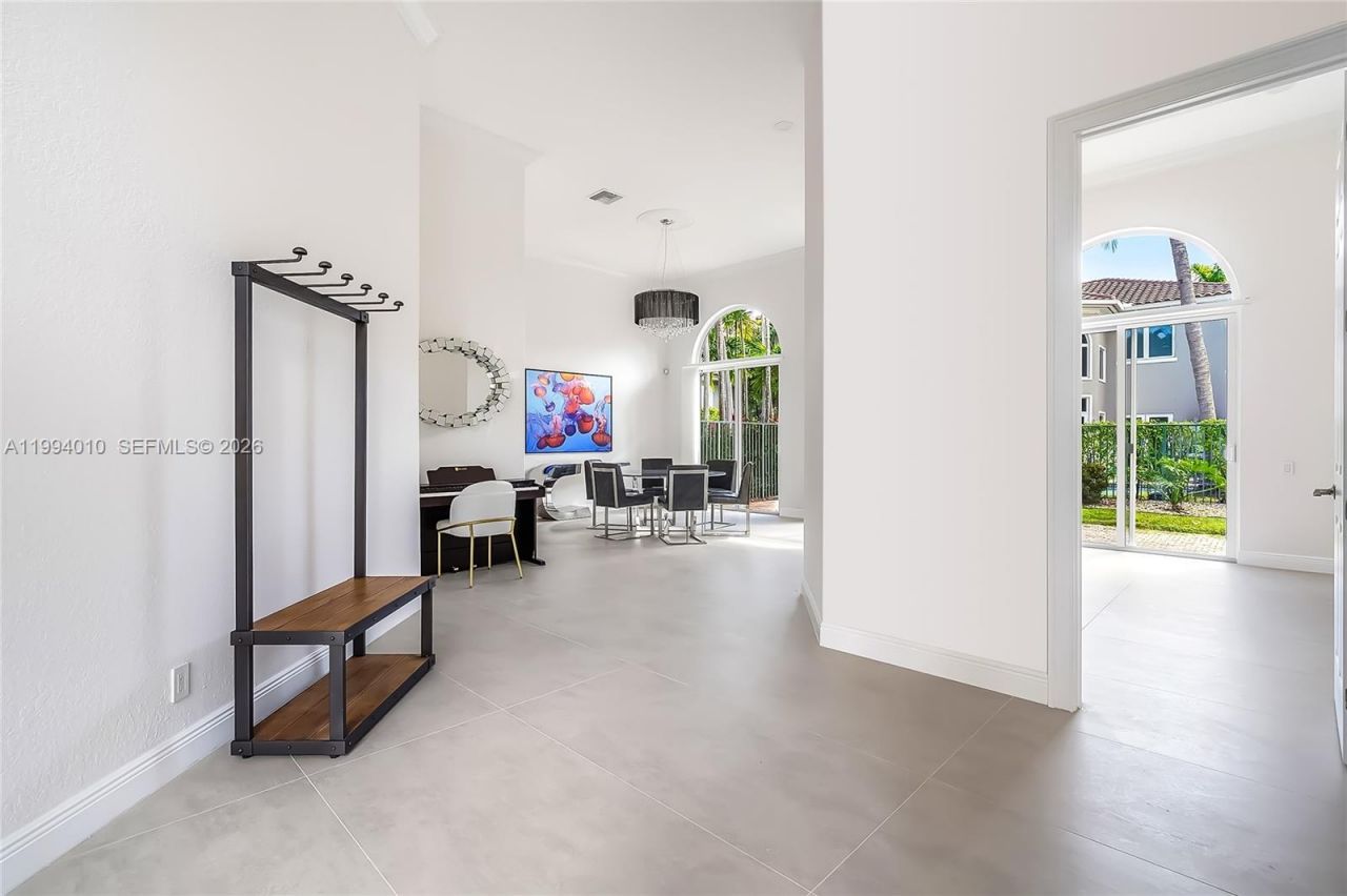 920 Captiva Dr, Hollywood, FL 33019 Photo