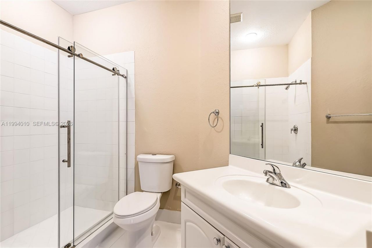 920 Captiva Dr, Hollywood, FL 33019 Photo